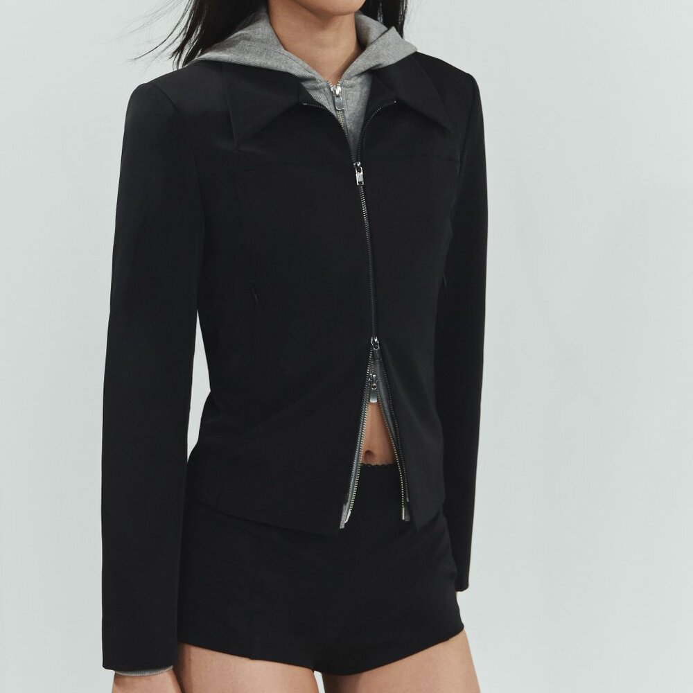 Zipper fitted jacket